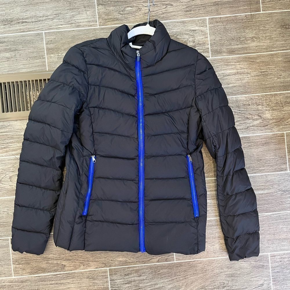 𝅺Fabletics  jacket. Size medium. Brand new condition. Black/blue. Zip up. - Picture 14 of 16